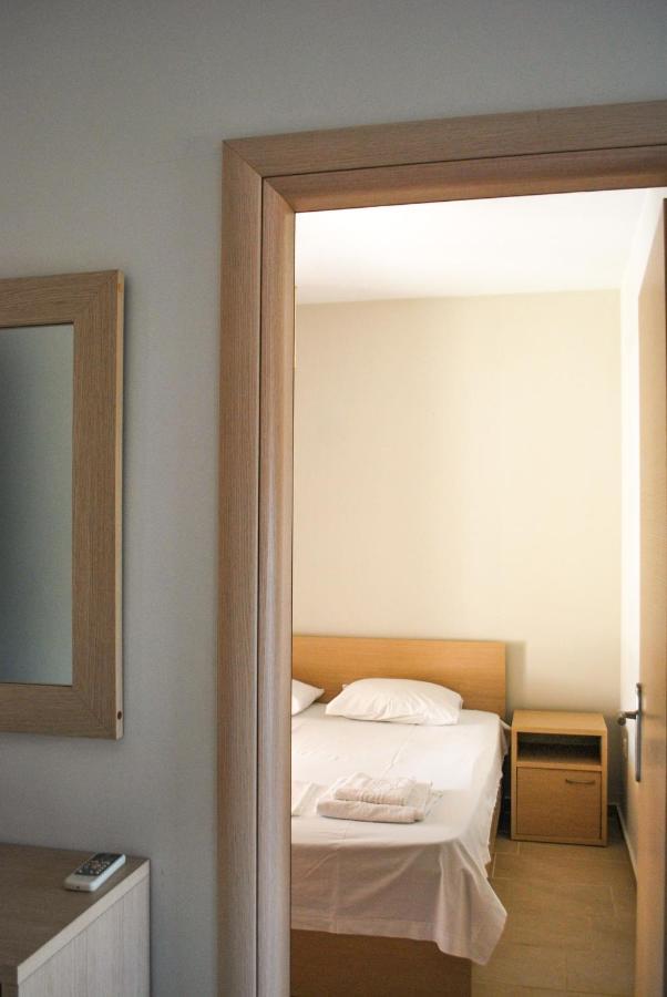 Canal Luxury Apartments Potidée Extérieur photo